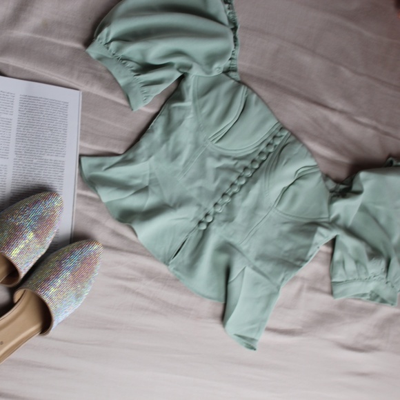 🚨//The Penelope// Sage ruffle crop top - Picture 4 of 8